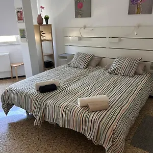 Sarah Kite Ii Vv, 2 Bed and breakfast