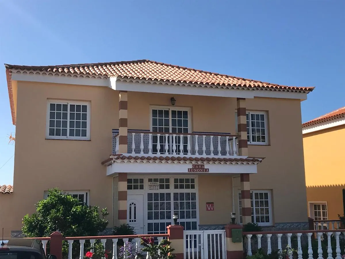 Apartamentos Casa Junonia Alajero