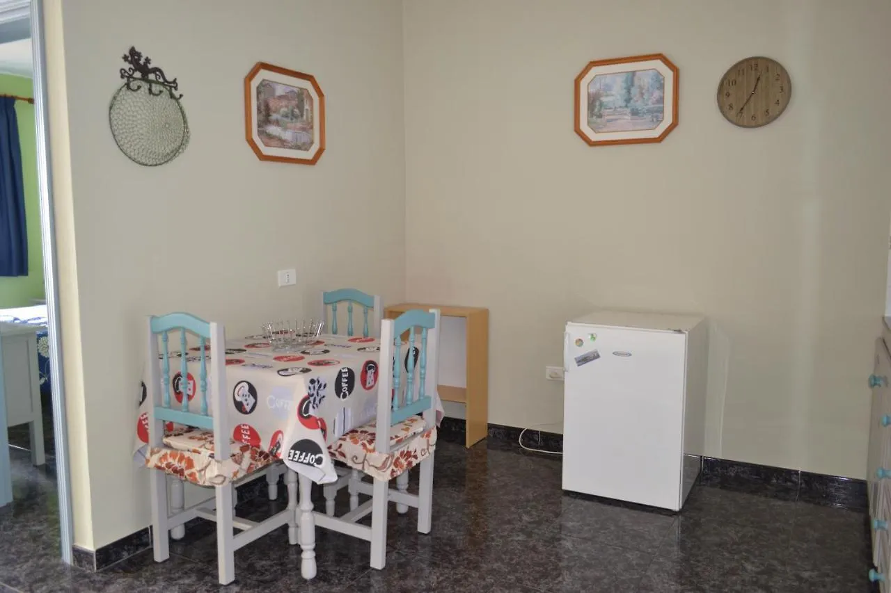 Apartamentos Casa Junonia Alajero