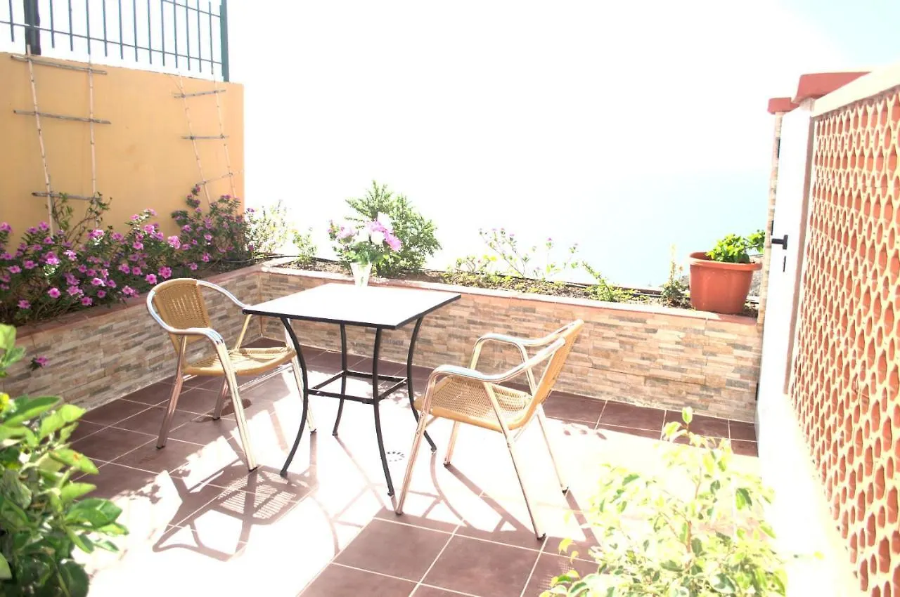 Apartamentos Casa Junonia Alajero Aparthotel